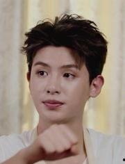 娱乐吃瓜君黄明昊,娱乐吃瓜界的“瓜王”崛起之路